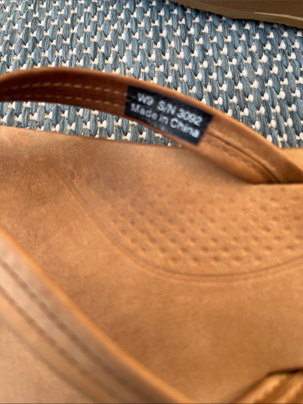 UGG Brown Leather Flip Flop Sandals Size 9 - Picture 4 of 4